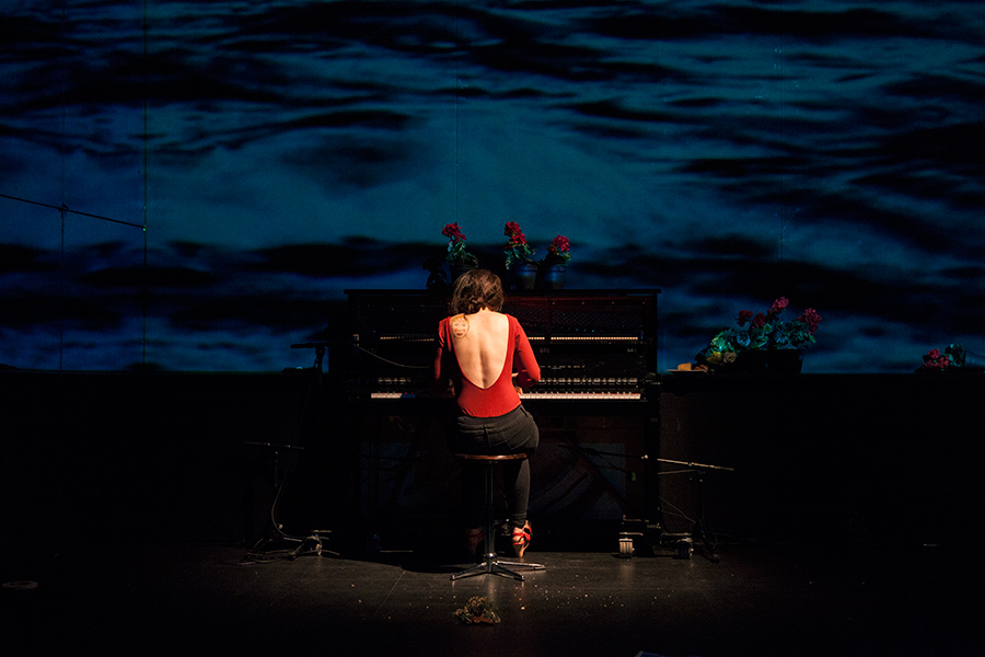 KRASS Festival 2015 Hakan Savaş Mican / Maxim Gorki Theater: Schwimmen lernen - Ein Lovesong von Marianna Salzmann © Thomas Aurin